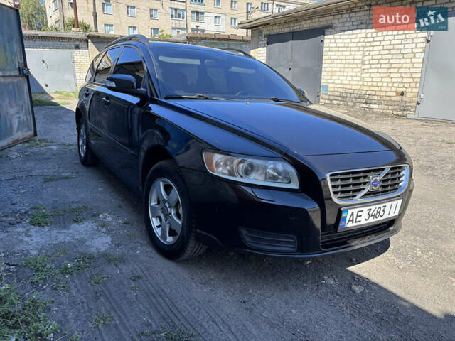 Черный Вольво В50, объемом двигателя 1.56 л и пробегом 274 тыс. км за 7500 $, фото 1 на Automoto.ua