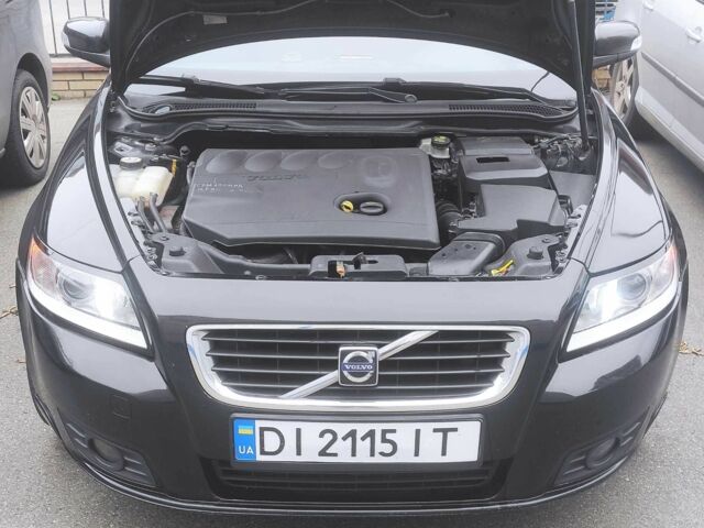 Вольво В50 2008 в Киеве на Automoto.ua Черный Вольво В50, объемом двигателя 2 л и пробегом 240 тыс. км за 8300 $, фото 16 на Automoto.ua
