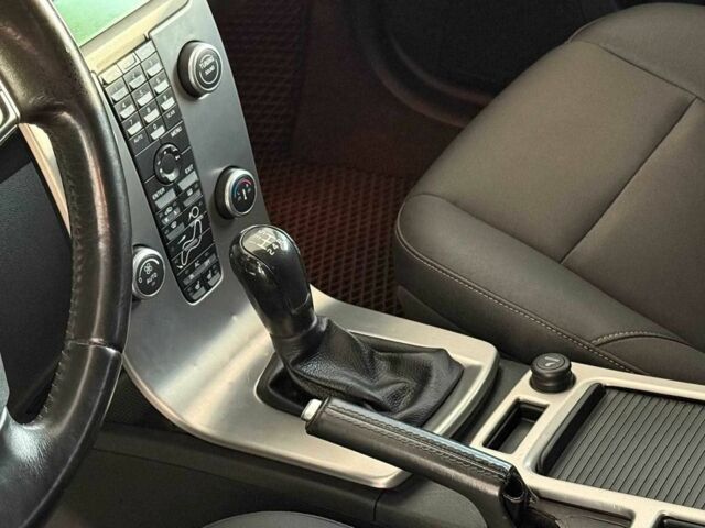 Чорний Вольво V50, об'ємом двигуна 1.6 л та пробігом 265 тис. км за 6890 $, фото 11 на Automoto.ua