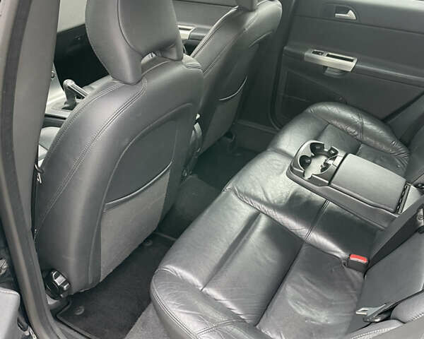 Черный Вольво В50, объемом двигателя 1.6 л и пробегом 322 тыс. км за 4800 $, фото 7 на Automoto.ua