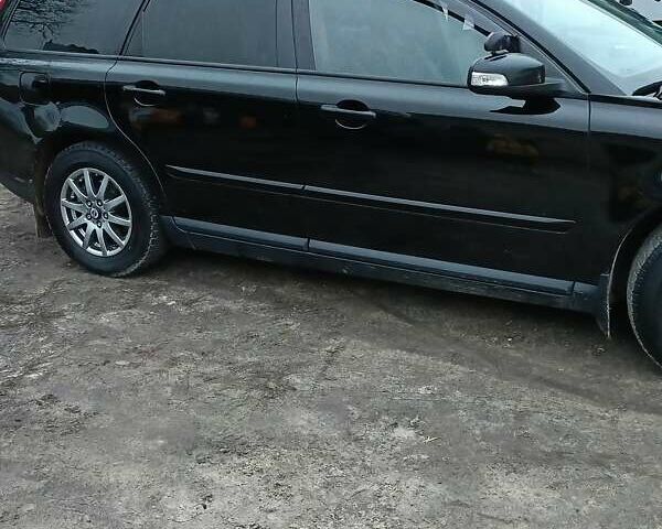 Черный Вольво В50, объемом двигателя 1.6 л и пробегом 223 тыс. км за 6200 $, фото 1 на Automoto.ua