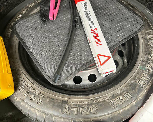 Чорний Вольво V50, об'ємом двигуна 2 л та пробігом 342 тис. км за 7000 $, фото 7 на Automoto.ua