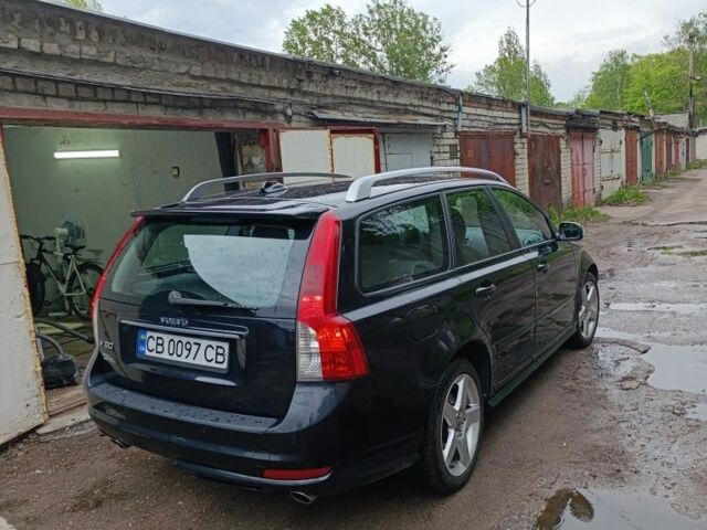Черный Вольво В50, объемом двигателя 2.4 л и пробегом 278 тыс. км за 7000 $, фото 4 на Automoto.ua