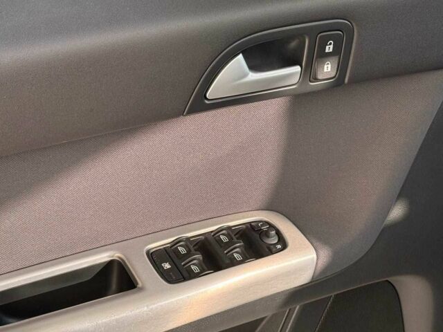 Чорний Вольво V50, об'ємом двигуна 1.6 л та пробігом 265 тис. км за 6890 $, фото 9 на Automoto.ua