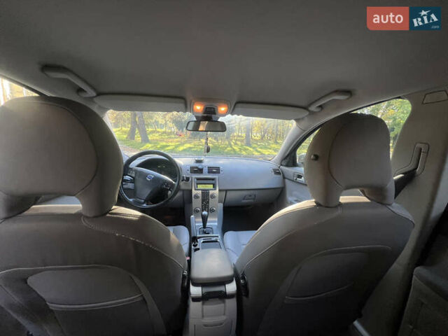 Вольво В50 2008 в Львове на Automoto.ua Черный Вольво В50, объемом двигателя 2 л и пробегом 333 тыс. км за 6400 $, фото 15 на Automoto.ua