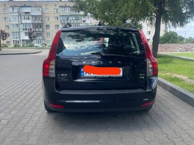 Черный Вольво В50, объемом двигателя 1.6 л и пробегом 220 тыс. км за 6500 $, фото 1 на Automoto.ua