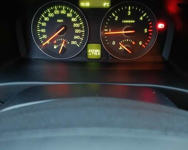 Черный Вольво В50, объемом двигателя 1.6 л и пробегом 223 тыс. км за 6200 $, фото 2 на Automoto.ua