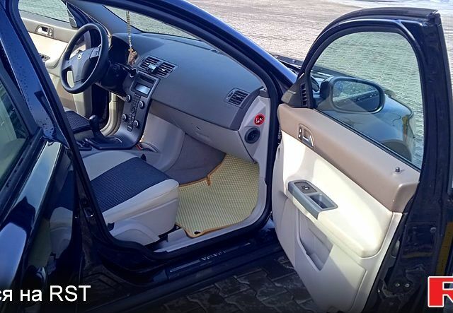 Черный Вольво В50, объемом двигателя 1.6 л и пробегом 263 тыс. км за 6300 $, фото 3 на Automoto.ua