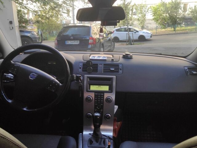 Вольво В50 2008 в Киеве на Automoto.ua Черный Вольво В50, объемом двигателя 2 л и пробегом 240 тыс. км за 8300 $, фото 12 на Automoto.ua