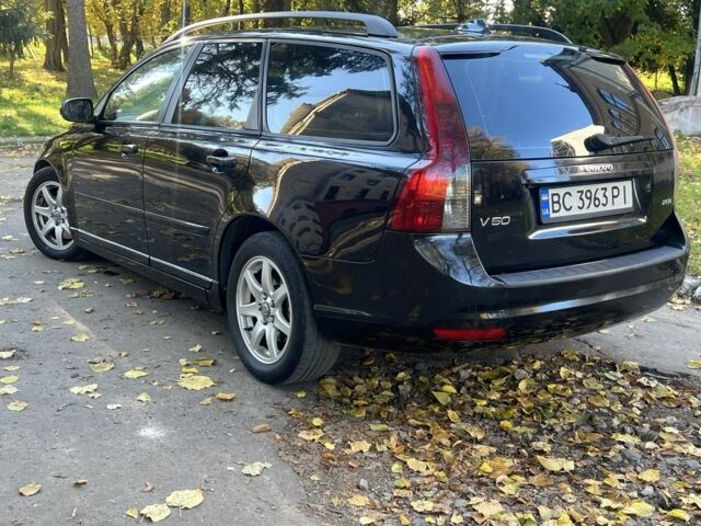 Вольво В50 2008 в Львове на Automoto.ua Черный Вольво В50, объемом двигателя 2 л и пробегом 333 тыс. км за 6400 $, фото 2 на Automoto.ua