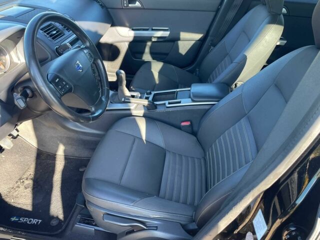 Черный Вольво В50, объемом двигателя 2 л и пробегом 215 тыс. км за 2967 $, фото 4 на Automoto.ua