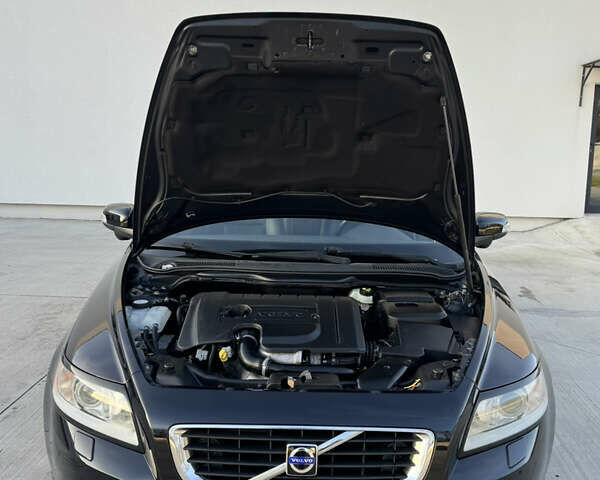 Черный Вольво В50, объемом двигателя 1.6 л и пробегом 223 тыс. км за 6999 $, фото 52 на Automoto.ua