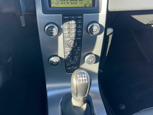 Черный Вольво В50, объемом двигателя 2 л и пробегом 215 тыс. км за 2967 $, фото 6 на Automoto.ua