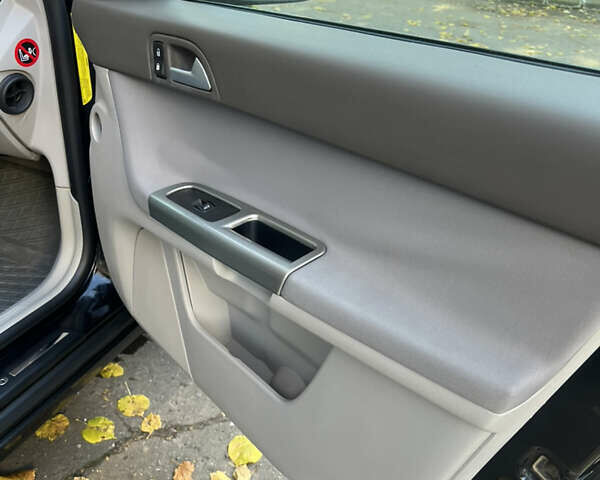 Вольво В50 2008 в Львове на Automoto.ua Черный Вольво В50, объемом двигателя 2 л и пробегом 333 тыс. км за 6400 $, фото 17 на Automoto.ua