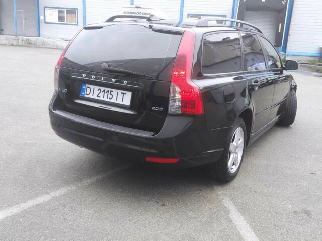 Вольво В50 2008 в Киеве на Automoto.ua Черный Вольво В50, объемом двигателя 2 л и пробегом 240 тыс. км за 8300 $, фото 4 на Automoto.ua