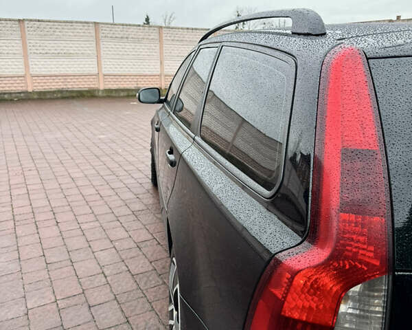 Черный Вольво В50, объемом двигателя 1.6 л и пробегом 324 тыс. км за 5799 $, фото 4 на Automoto.ua