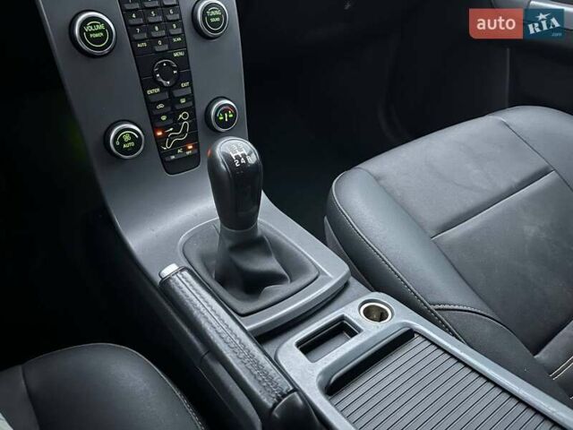 Черный Вольво В50, объемом двигателя 1.56 л и пробегом 292 тыс. км за 5490 $, фото 19 на Automoto.ua