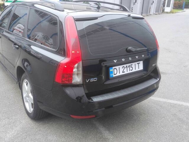 Вольво В50 2008 в Киеве на Automoto.ua Черный Вольво В50, объемом двигателя 2 л и пробегом 240 тыс. км за 8300 $, фото 3 на Automoto.ua