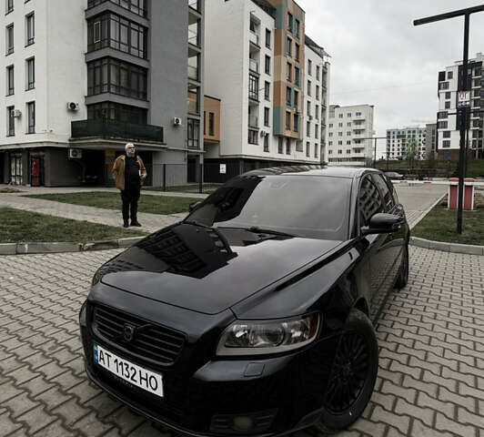 Черный Вольво В50, объемом двигателя 2 л и пробегом 320 тыс. км за 7100 $, фото 1 на Automoto.ua