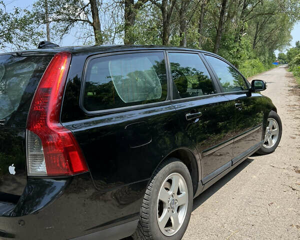 Черный Вольво В50, объемом двигателя 1.6 л и пробегом 272 тыс. км за 5800 $, фото 4 на Automoto.ua