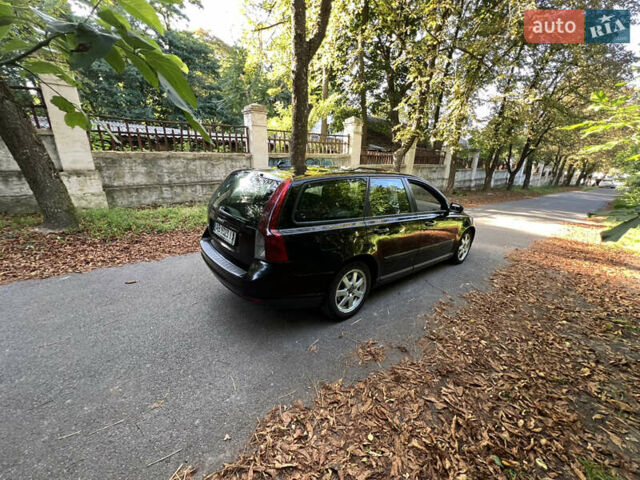 Черный Вольво В50, объемом двигателя 1.6 л и пробегом 220 тыс. км за 4700 $, фото 4 на Automoto.ua