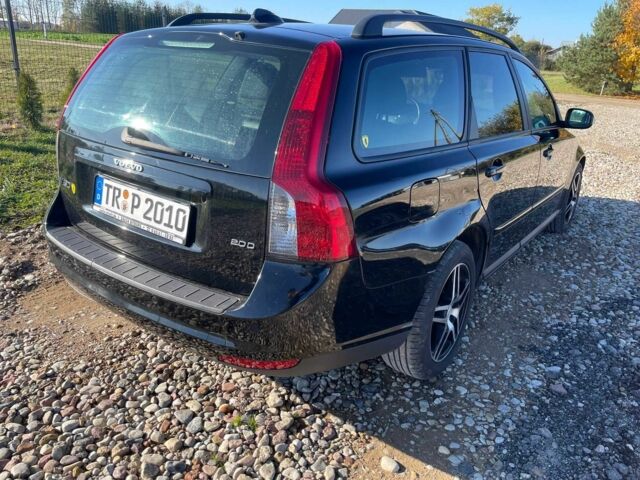 Черный Вольво В50, объемом двигателя 2 л и пробегом 215 тыс. км за 2967 $, фото 1 на Automoto.ua