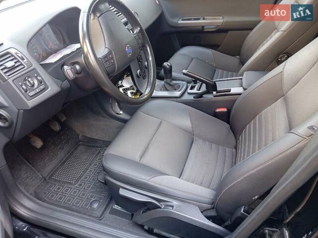 Черный Вольво В50, объемом двигателя 1.56 л и пробегом 261 тыс. км за 7200 $, фото 18 на Automoto.ua