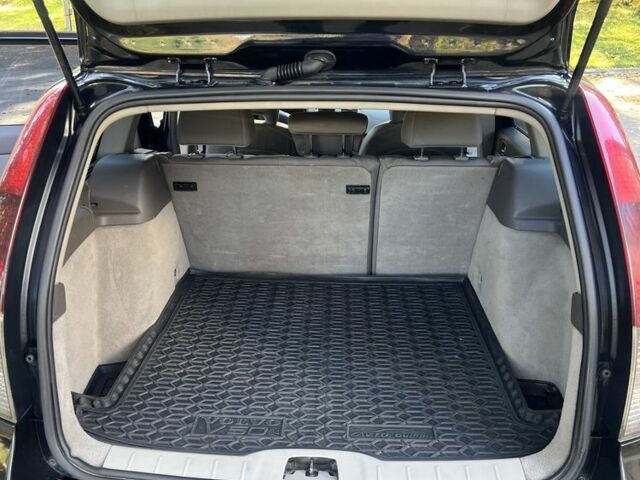 Вольво В50 2008 в Львове на Automoto.ua Черный Вольво В50, объемом двигателя 2 л и пробегом 333 тыс. км за 6400 $, фото 6 на Automoto.ua