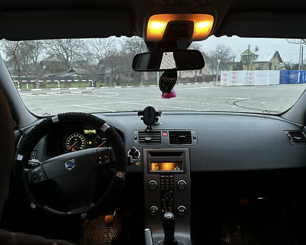 Черный Вольво В50, объемом двигателя 1.56 л и пробегом 282 тыс. км за 5299 $, фото 10 на Automoto.ua