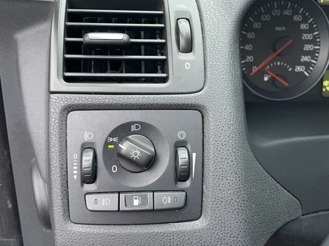 Черный Вольво В50, объемом двигателя 1.8 л и пробегом 189 тыс. км за 6950 $, фото 15 на Automoto.ua