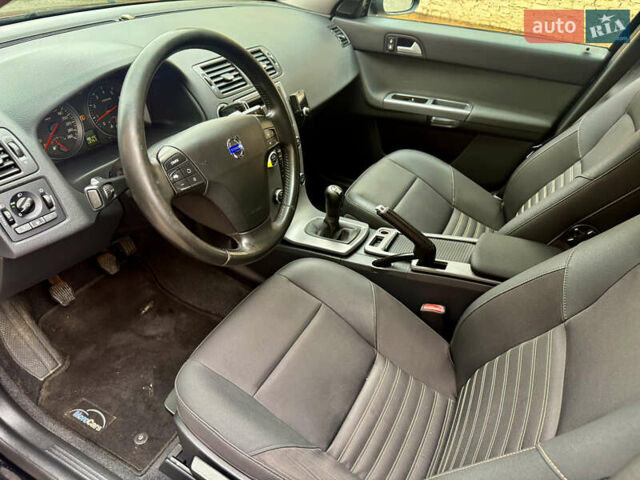 Черный Вольво В50, объемом двигателя 1.6 л и пробегом 191 тыс. км за 5699 $, фото 10 на Automoto.ua