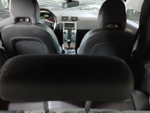 Черный Вольво В50, объемом двигателя 1.6 л и пробегом 234 тыс. км за 2700 $, фото 10 на Automoto.ua