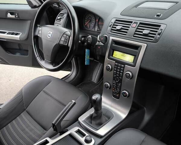 Черный Вольво В50, объемом двигателя 1.56 л и пробегом 190 тыс. км за 5550 $, фото 18 на Automoto.ua