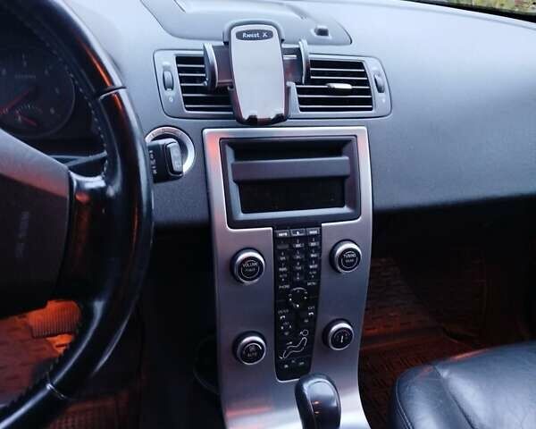 Черный Вольво В50, объемом двигателя 2 л и пробегом 306 тыс. км за 7500 $, фото 4 на Automoto.ua