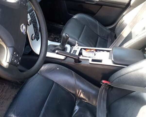 Черный Вольво В50, объемом двигателя 0 л и пробегом 330 тыс. км за 5200 $, фото 1 на Automoto.ua