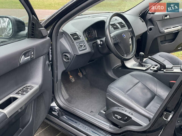 Черный Вольво В50, объемом двигателя 1.8 л и пробегом 189 тыс. км за 6950 $, фото 51 на Automoto.ua