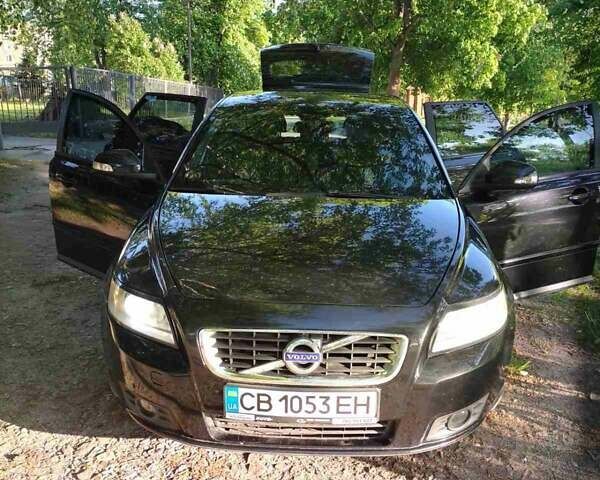 Черный Вольво В50, объемом двигателя 1.6 л и пробегом 350 тыс. км за 7000 $, фото 4 на Automoto.ua