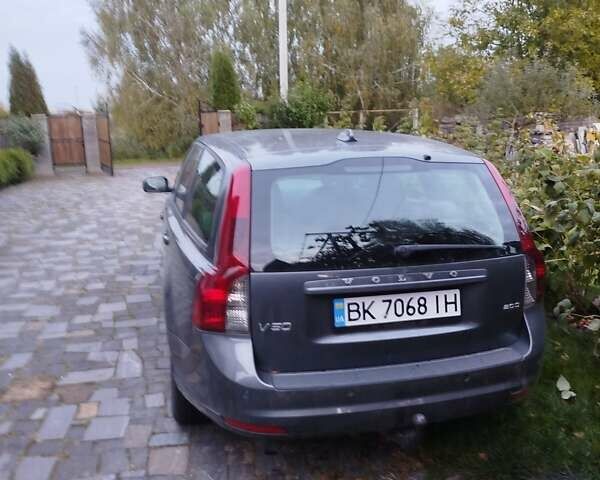 Черный Вольво В50, объемом двигателя 2 л и пробегом 306 тыс. км за 7500 $, фото 2 на Automoto.ua