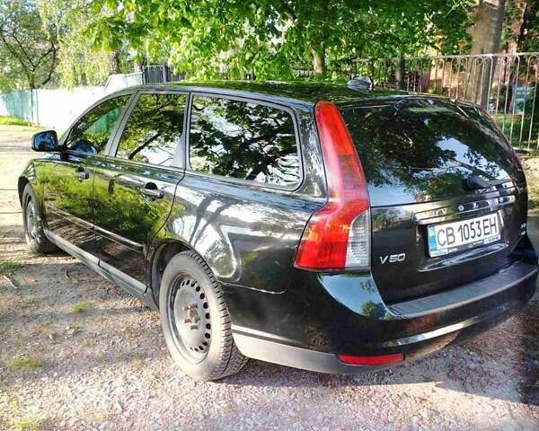 Черный Вольво В50, объемом двигателя 1.6 л и пробегом 350 тыс. км за 7000 $, фото 2 на Automoto.ua