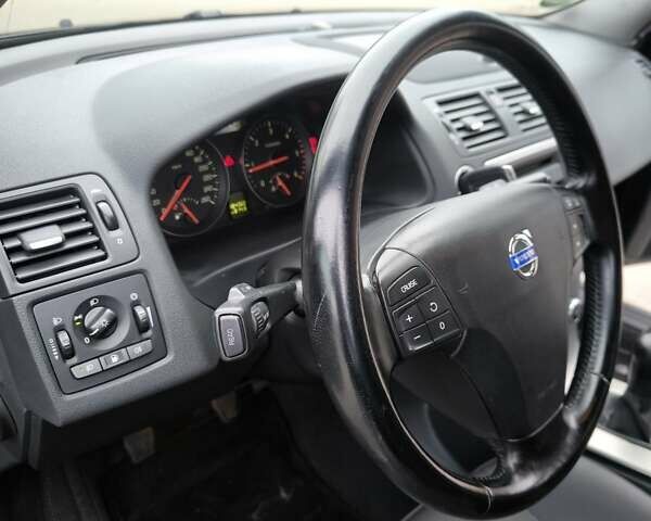 Черный Вольво В50, объемом двигателя 1.56 л и пробегом 190 тыс. км за 5550 $, фото 20 на Automoto.ua