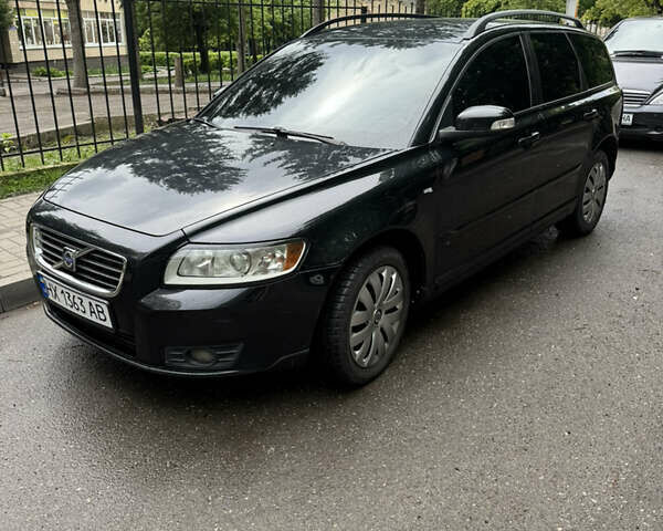 Черный Вольво В50, объемом двигателя 1.6 л и пробегом 303 тыс. км за 6100 $, фото 1 на Automoto.ua