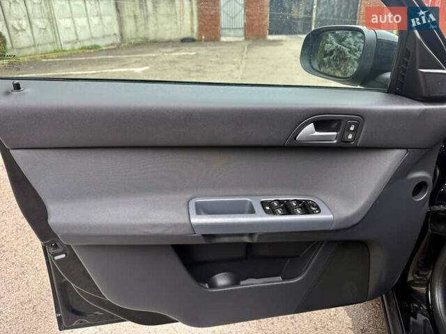 Черный Вольво В50, объемом двигателя 1.6 л и пробегом 191 тыс. км за 5699 $, фото 12 на Automoto.ua