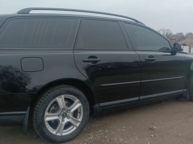 Черный Вольво В50, объемом двигателя 1.6 л и пробегом 210 тыс. км за 7500 $, фото 5 на Automoto.ua