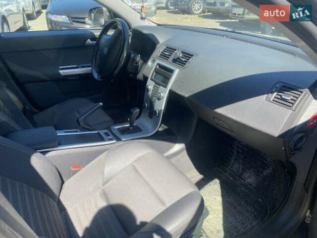 Чорний Вольво V50, об'ємом двигуна 2 л та пробігом 303 тис. км за 7200 $, фото 1 на Automoto.ua