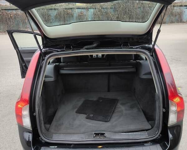 Черный Вольво В50, объемом двигателя 1.56 л и пробегом 190 тыс. км за 5550 $, фото 28 на Automoto.ua