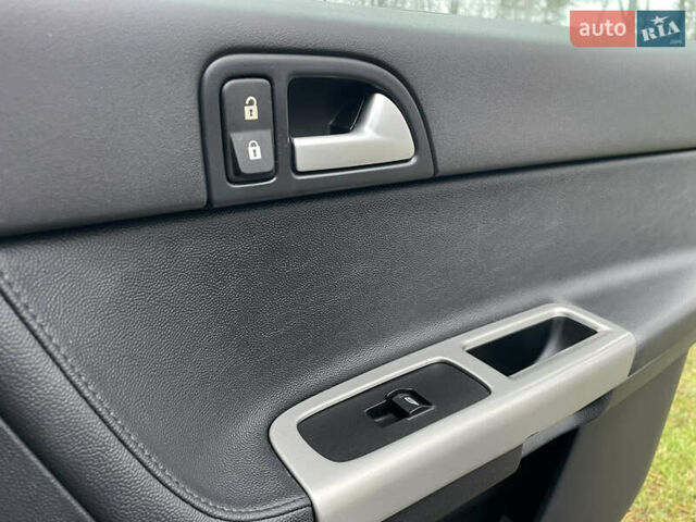 Черный Вольво В50, объемом двигателя 1.8 л и пробегом 189 тыс. км за 6950 $, фото 32 на Automoto.ua