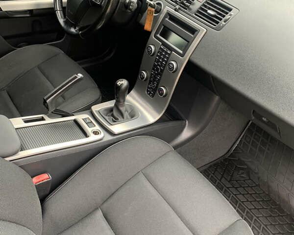 Черный Вольво В50, объемом двигателя 1.56 л и пробегом 247 тыс. км за 6500 $, фото 12 на Automoto.ua