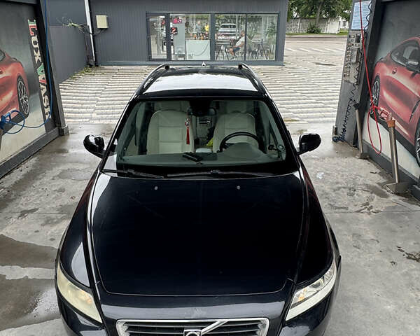 Черный Вольво В50, объемом двигателя 1.6 л и пробегом 308 тыс. км за 5500 $, фото 1 на Automoto.ua