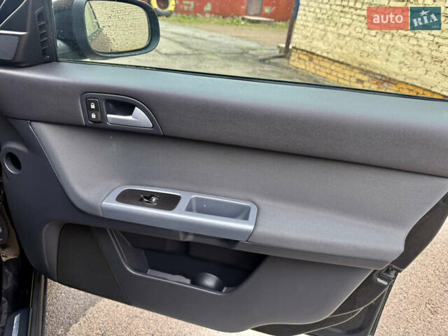 Черный Вольво В50, объемом двигателя 1.6 л и пробегом 191 тыс. км за 5699 $, фото 21 на Automoto.ua