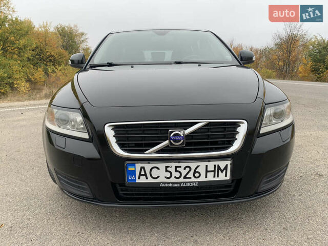 Черный Вольво В50, объемом двигателя 1.56 л и пробегом 247 тыс. км за 6500 $, фото 1 на Automoto.ua